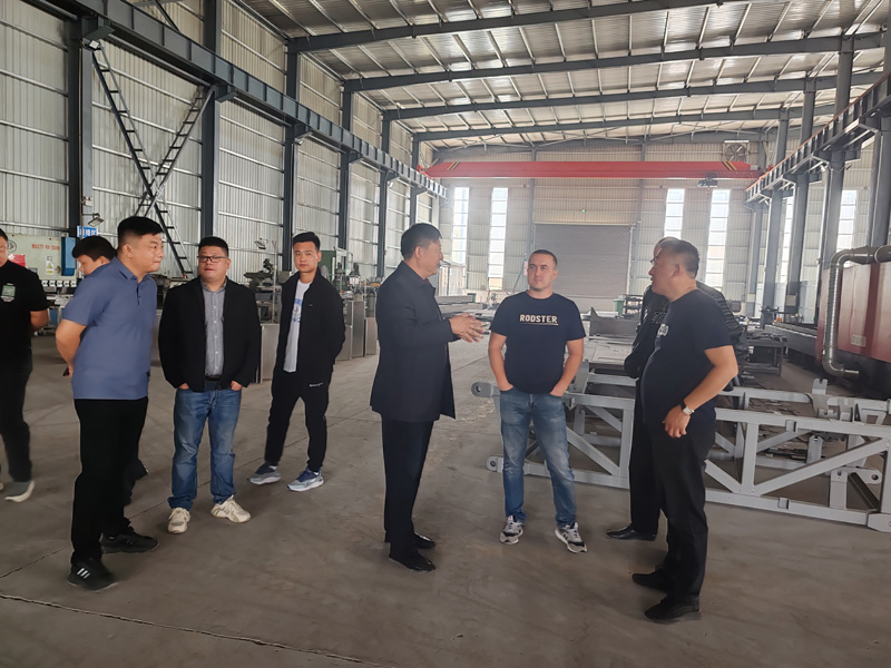 La misión de inspección rusa vino a nuestra empresa para visitarnos y guiarnos The Russian Inspection Mission Came to Our Company to Visit and Guide