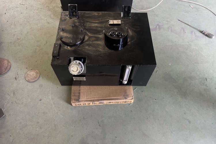 Nuestra empresa recibió la solicitud de un cliente para personalizar los tanques de combustible y completó con éxito la producción de prueba el 25 de junio de 2024.jpg Nuestra empresa recibió la solicitud de un cliente para personalizar los tanques de combustible y completó con éxito la producción de prueba el 25 de junio de 2024.jpg