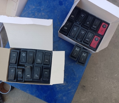 Interruptor basculante HOWO con Lock.jpg Interruptor basculante HOWO con Lock.jpg