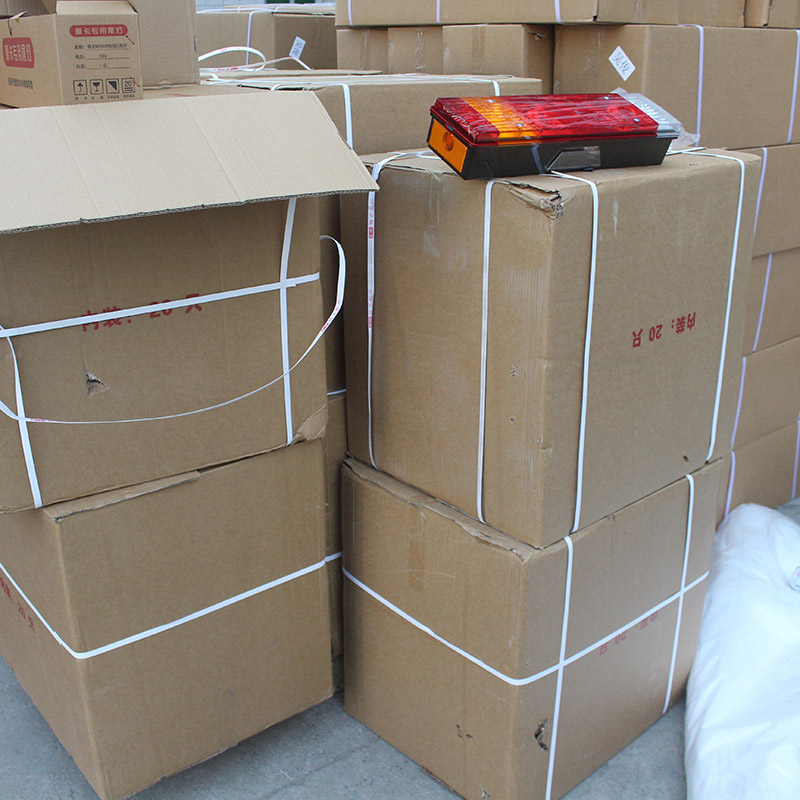 Luz trasera combinada de Shaanxi Automotive Parts (izquierda).jpg Luz trasera combinada de Shaanxi Automotive Parts (izquierda).jpg