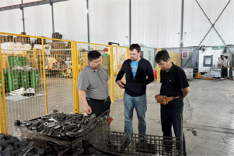 Nuestro Departamento de Comercio Exterior tiene el honor de dar la bienvenida a amigos extranjeros para que nos visiten hoy.jpg Nuestro Departamento de Comercio Exterior tiene el honor de dar la bienvenida a amigos extranjeros para que nos visiten hoy.jpg