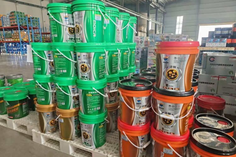 Cuando se envía aceite lubricante, nuestra empresa hará todo lo posible para acelerar sus necesidades.jpg Cuando se envía aceite lubricante, nuestra empresa hará todo lo posible para acelerar sus necesidades.jpg