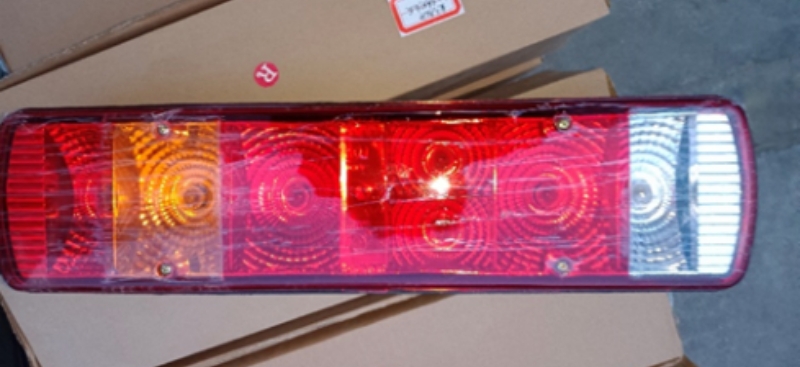 Lâmpada traseira combinada para caminhão pesado.jpg Lâmpada traseira combinada para caminhão pesado.jpg