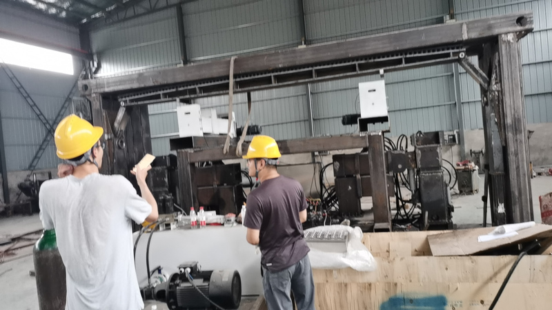 L'introduction et l'utilisation d'équipements à grande échelle ont considérablement amélioré l'efficacité de la production L'introduction et l'utilisation d'équipements à grande échelle ont considérablement amélioré l'efficacité de la production