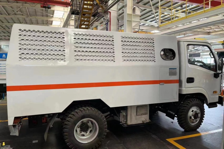 Montaje de prueba in situ de compartimentos de pasajeros terminados.jpg Montaje de prueba in situ de compartimentos de pasajeros terminados.jpg