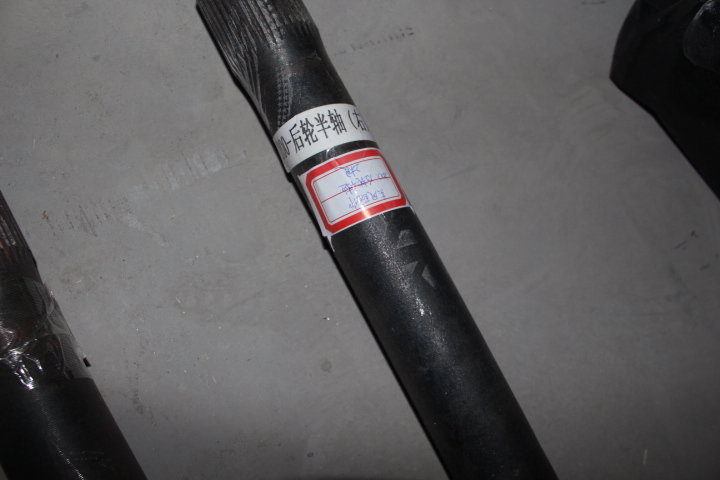 Прочная задняя полуось