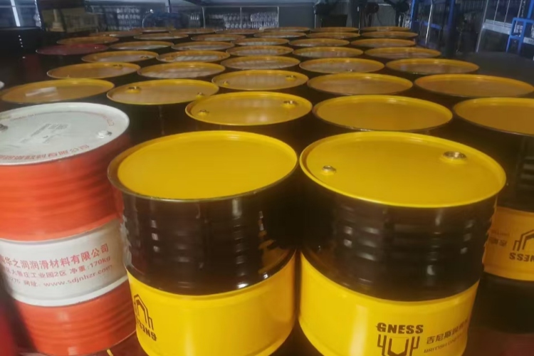 دفعة جديدة تمامًا من زيوت التشحيم جاهزة للانطلاق، لتبدأ رحلة التشحيم الفعالة.jpg دفعة جديدة تمامًا من زيوت التشحيم جاهزة للانطلاق، لتبدأ رحلة التشحيم الفعالة.jpg