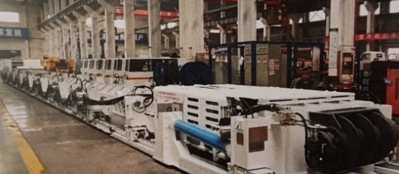 Ekor Konveyor Sabuk yang Bergerak Sendiri.jpg Self-moving Belt Conveyor Tail.jpg