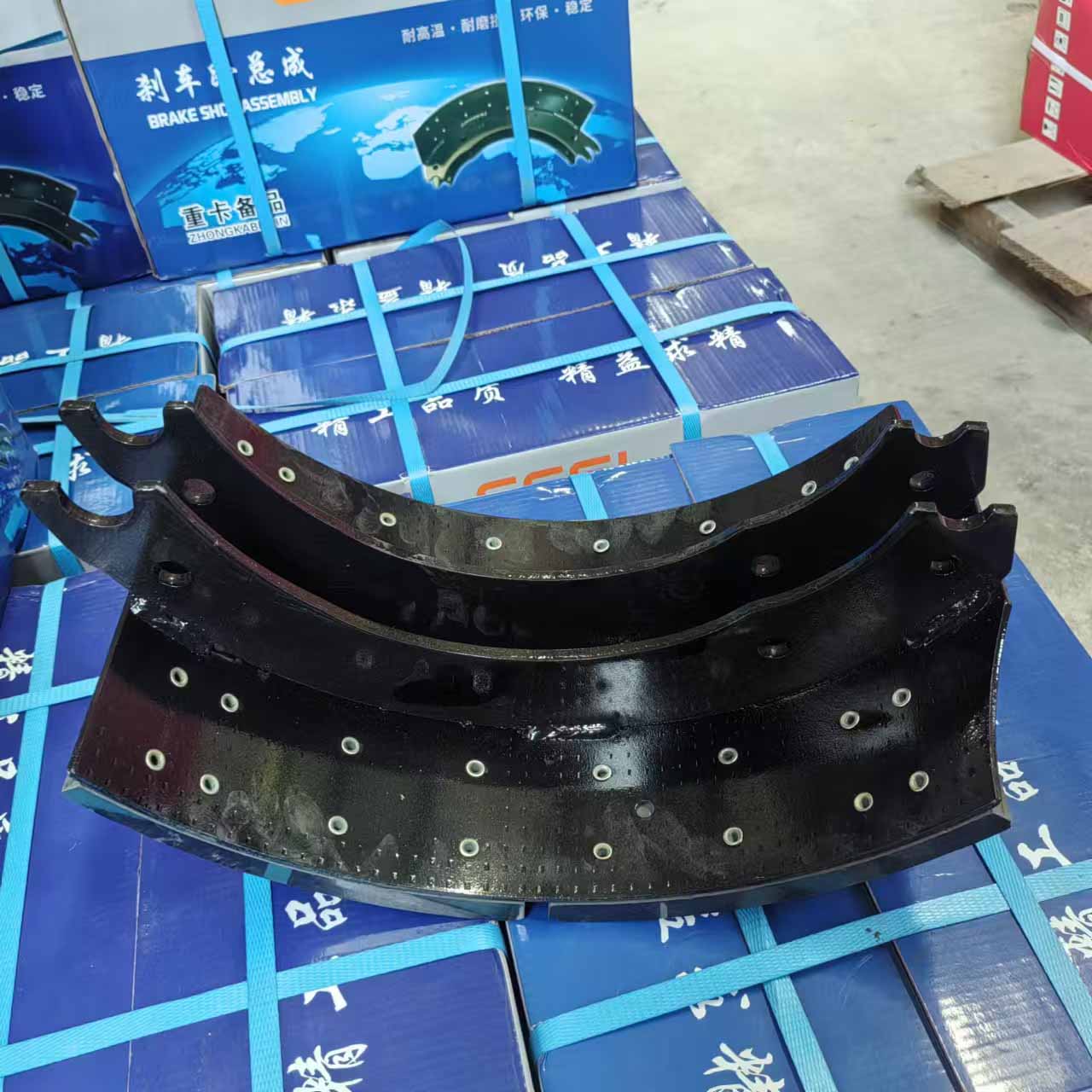 Accessoires voor zware vrachtwagens Rem-ahoe-montage