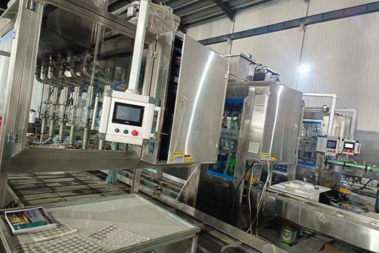 Nuestro aceite lubricante se procesa y produce cuidadosamente, y vale la pena esperar su extraordinaria calidad..jpg Nuestro aceite lubricante se procesa y produce cuidadosamente, y vale la pena esperar su extraordinaria calidad..jpg