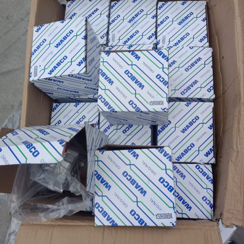 Реле тормозного клапана для самосвала Accessories.jpg Тормозной релейный клапан для самосвала Accessories.jpg