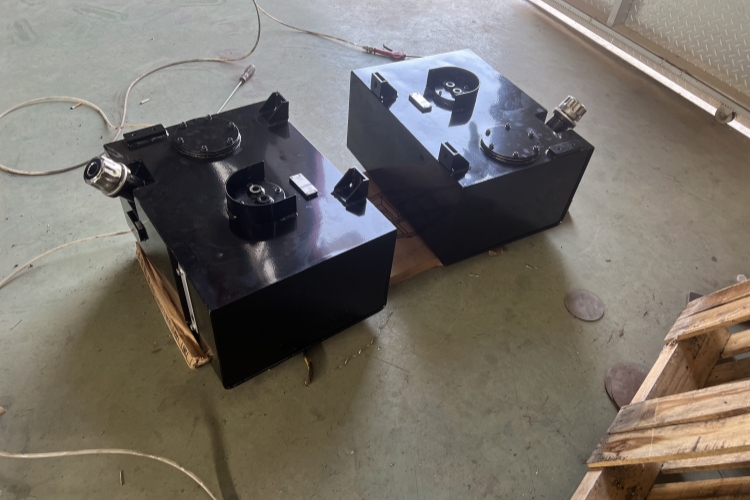 Nuestra empresa recibió la solicitud de un cliente para personalizar los tanques de combustible y completó con éxito la producción de prueba el 25 de junio de 2024.jpg Nuestra empresa recibió la solicitud de un cliente para personalizar los tanques de combustible y completó con éxito la producción de prueba el 25 de junio de 2024.jpg