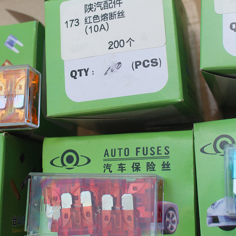 إكسسوارات السيارات شنشي وصلة منصهرة حمراء (10A).jpg إكسسوارات السيارات شنشي وصلة منصهرة حمراء (10A).jpg