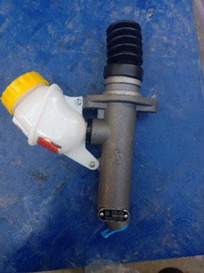 Conjunto de depósito de aceite y cilindro maestro de embrague