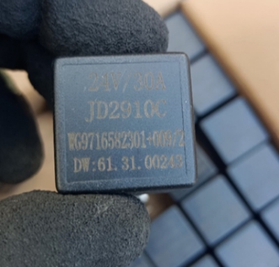 Relé de accesorios del motor.jpg Relé de accesorios del motor.jpg