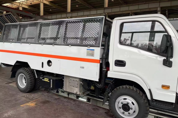 Montaje de prueba in situ de compartimentos de pasajeros terminados.jpg Montaje de prueba in situ de compartimentos de pasajeros terminados.jpg