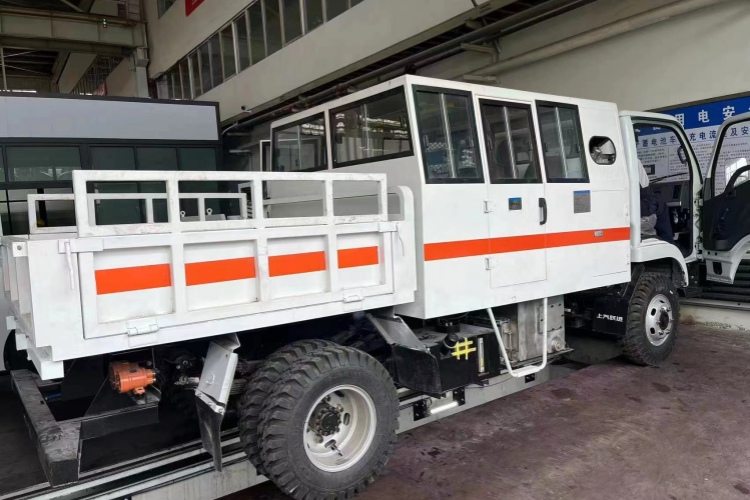 Montaje de prueba in situ de compartimentos de pasajeros terminados.jpg Montaje de prueba in situ de compartimentos de pasajeros terminados.jpg