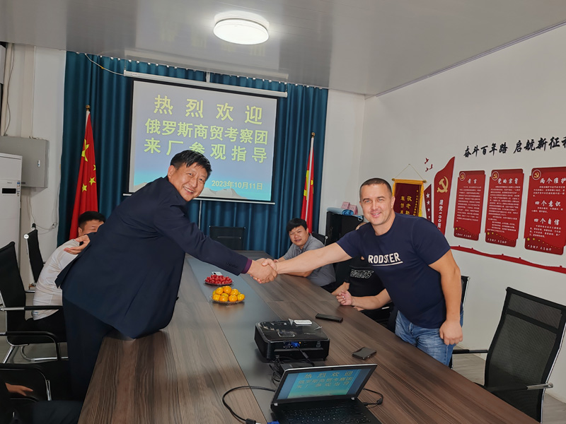 La misión de inspección rusa vino a nuestra empresa para visitarnos y guiarnos The Russian Inspection Mission Came to Our Company to Visit and Guide