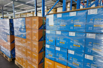 Óleo lubrificante embalado e pronto para envio