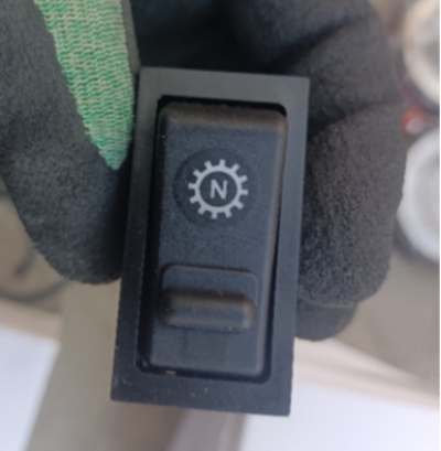 Interruptor basculante HOWO con Lock.jpg Interruptor basculante HOWO con Lock.jpg