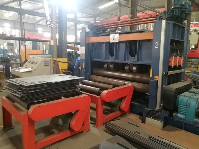 L'introduction et l'utilisation d'équipements à grande échelle ont considérablement amélioré l'efficacité de la production L'introduction et l'utilisation d'équipements à grande échelle ont considérablement amélioré l'efficacité de la production