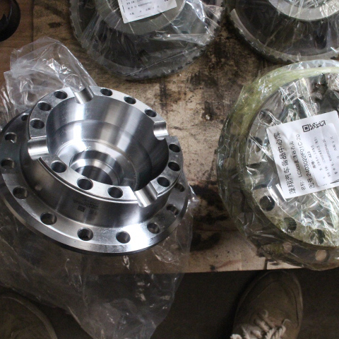 Accesorios del eje trasero en camiones volquete Carcasa derecha del cuerpo del diferencial LC300 (giro brusco) W2403022F01C-20.jpg Accesorios del eje trasero en camiones volquete Carcasa derecha del cuerpo del diferencial LC300 (giro brusco) W2403022F01C-20.jpg