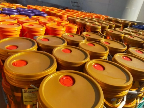 Huile synthétique pour moteur diesel.jpg Synthetic Diesel Engine Oil.jpg