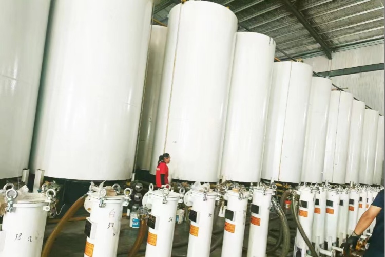 Nuestro aceite lubricante se procesa y produce cuidadosamente, y vale la pena esperar su extraordinaria calidad..jpg Nuestro aceite lubricante se procesa y produce cuidadosamente, y vale la pena esperar su extraordinaria calidad..jpg