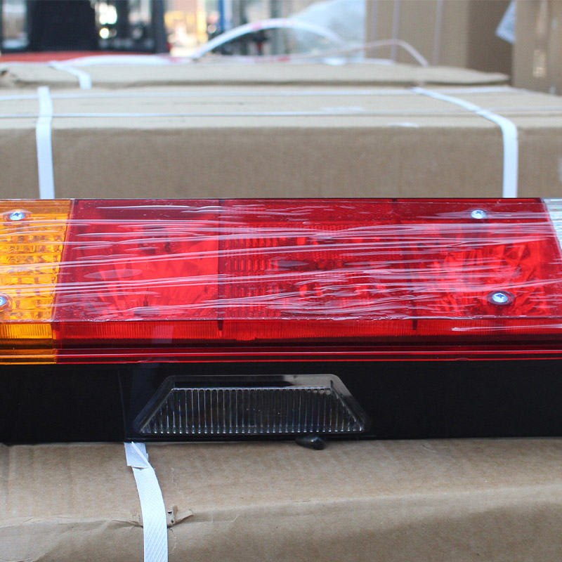 Luz trasera combinada de Shaanxi Automotive Parts (izquierda).jpg Luz trasera combinada de Shaanxi Automotive Parts (izquierda).jpg